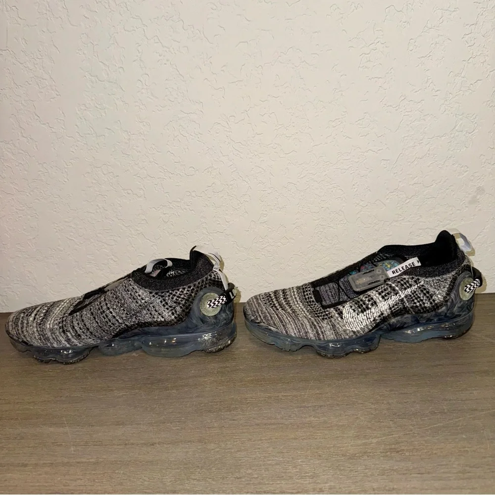 Nike Men’s Air VaporMax 2020 Flyknit, Black/Black/White, Size 10.5 - Picture 5 of 12